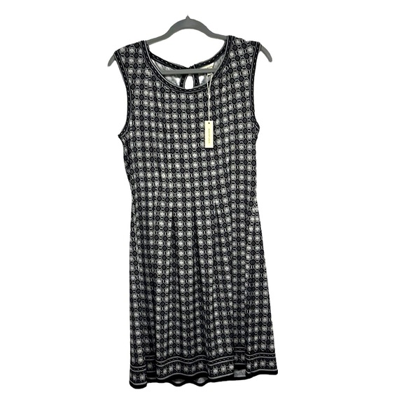 Max Studio Dresses & Skirts - Max Studio Black and White Sleeveless Dress, Size XL